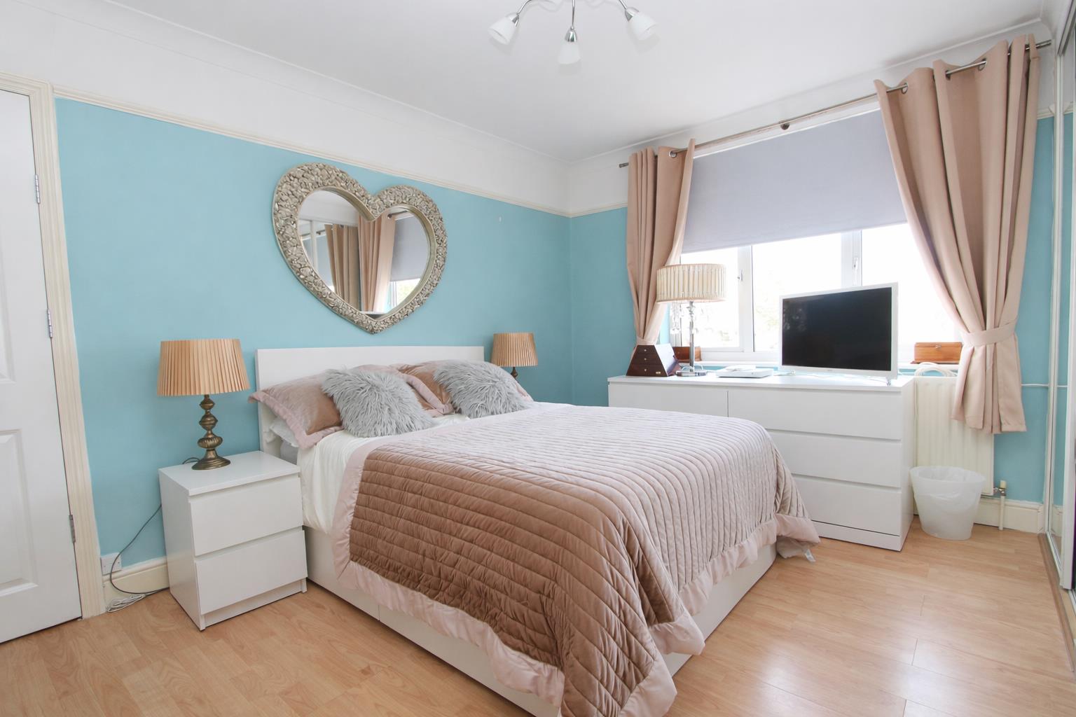 Godalming Avenue, Wallington